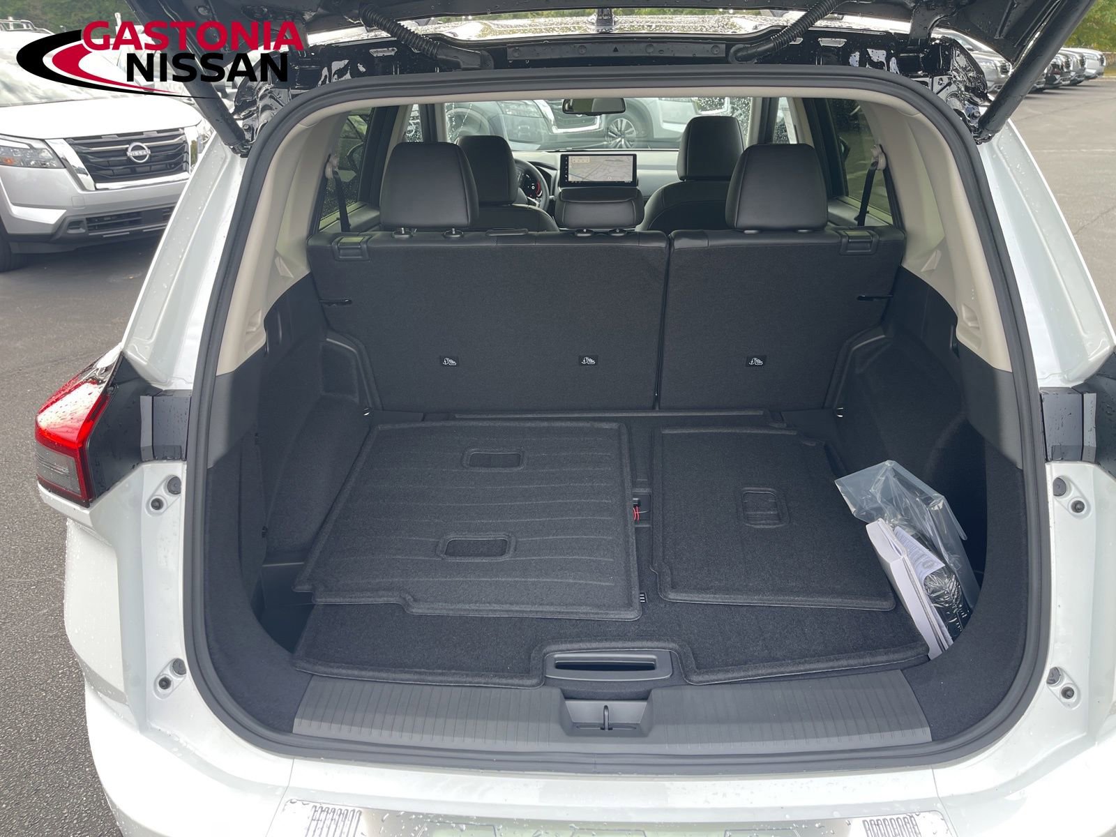 Used 2026 Nissan Rogue Platinum w/ Platinum Premium Package image 14