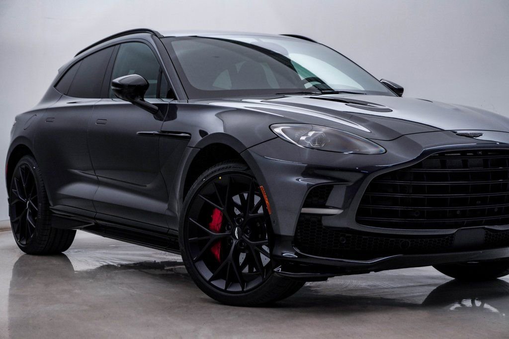 New 2026 Aston Martin DBX 707 image 2