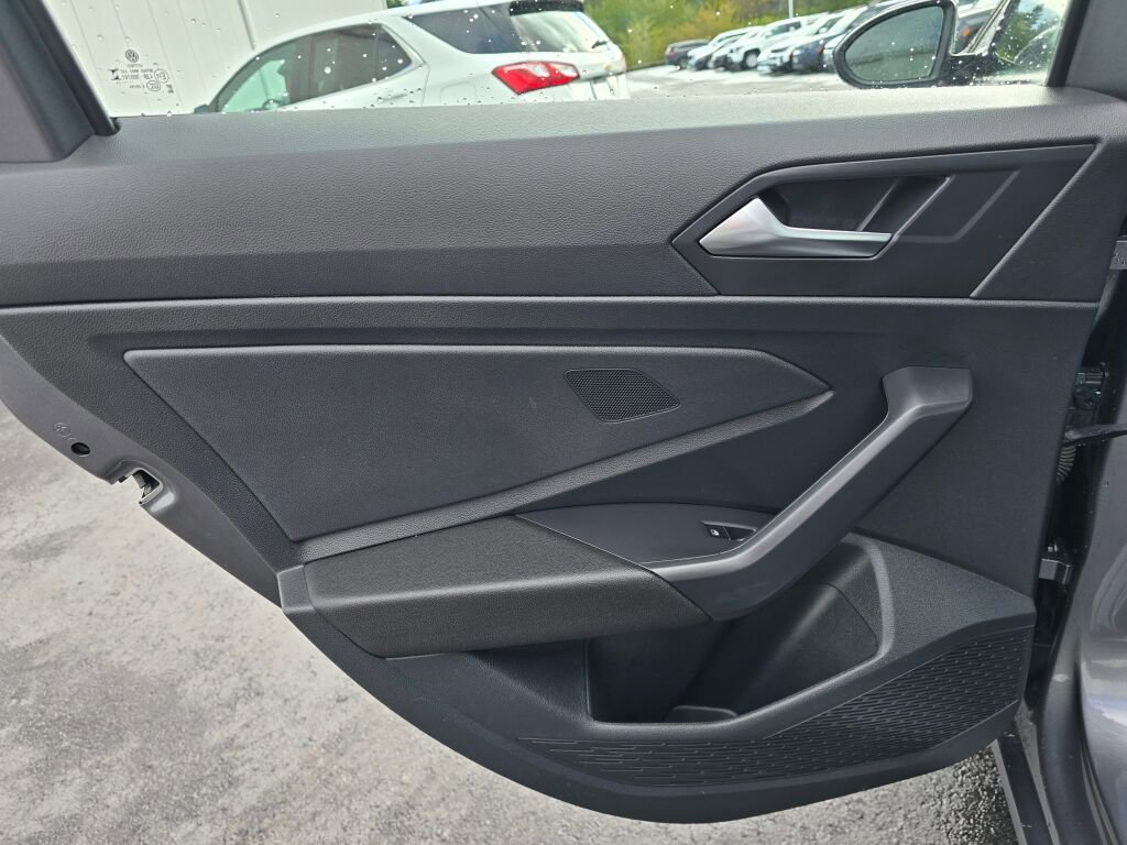 Used 2024 Volkswagen Jetta SE image 37