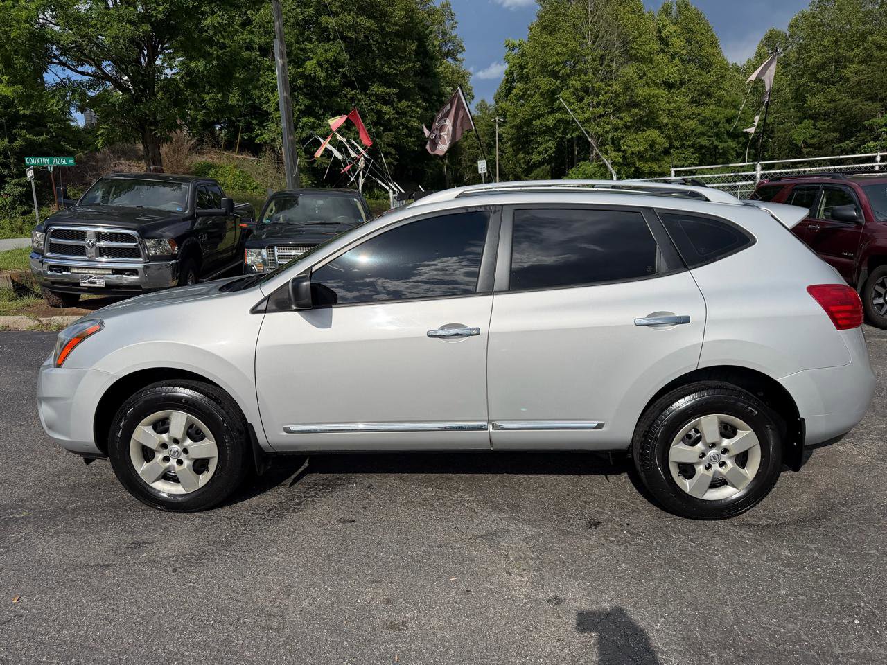 Used 2015 Nissan Rogue S w/ Convenience Package AWD/4WD image 4