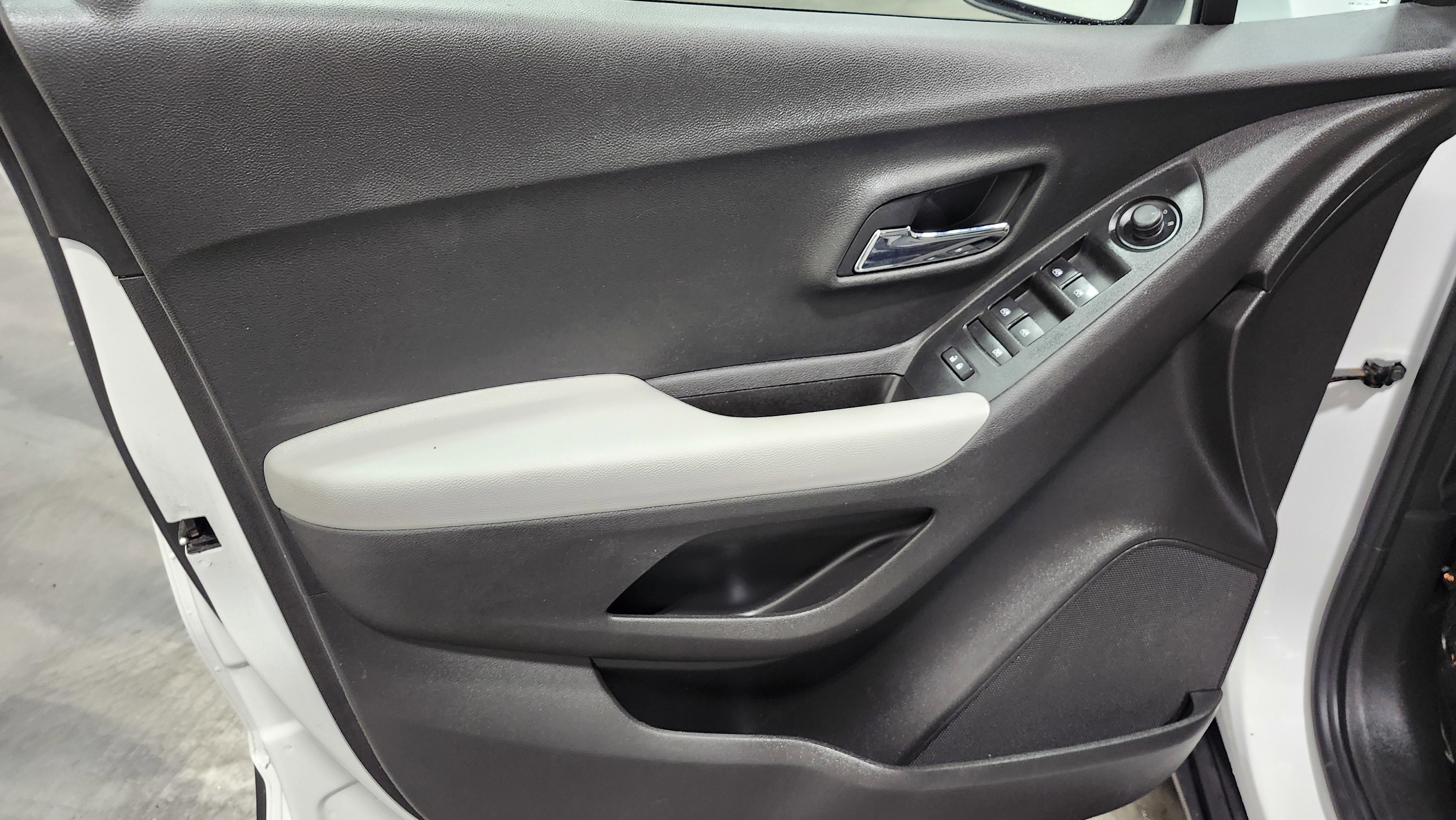 Used 2020 Chevrolet Trax LT image 23