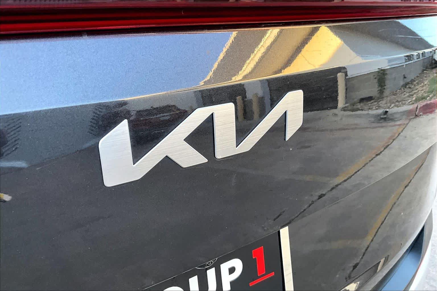 Used 2025 Kia Carnival FWD image 10