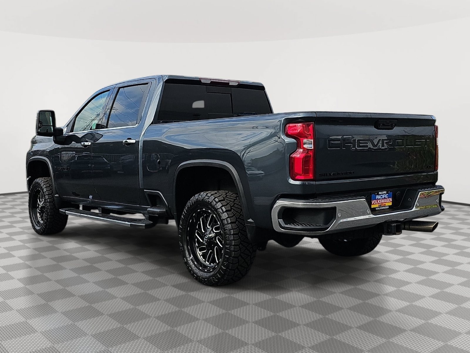 Used 2020 Chevrolet Silverado 2500 LTZ w/ LTZ Plus Package RWD image 7