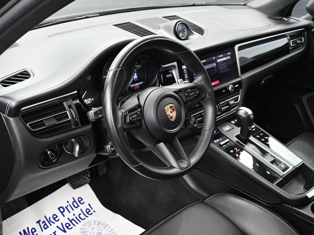 Used 2023 Porsche Macan Turbo image 18