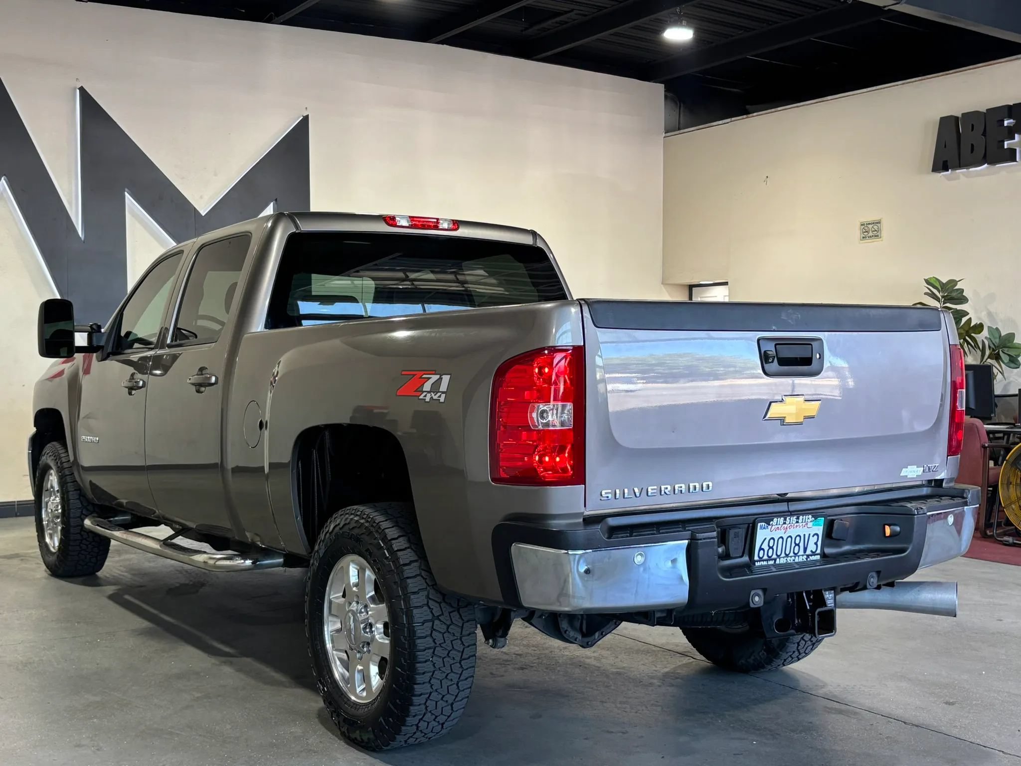 Used 2014 Chevrolet Silverado 2500 LTZ w/ LTZ Plus Package AWD/4WD image 6