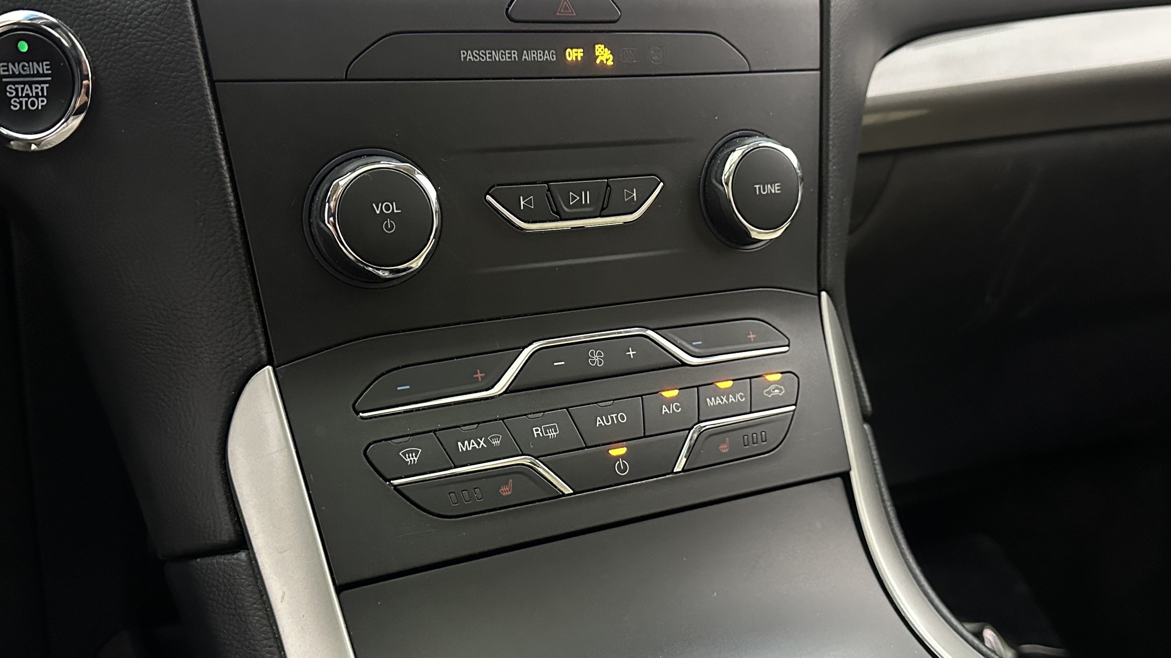 Used 2019 Ford Edge SEL w/ Equipment Group 201A AWD/4WD image 22