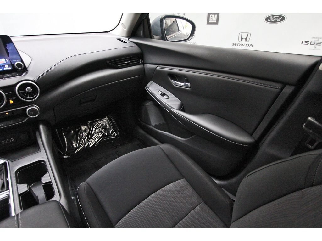 Used 2025 Nissan Sentra SV FWD image 8