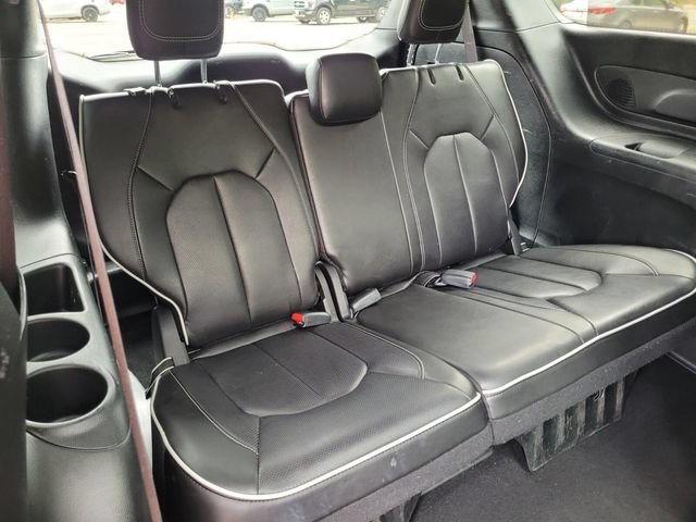Used 2025 Chrysler Pacifica Limited FWD image 21