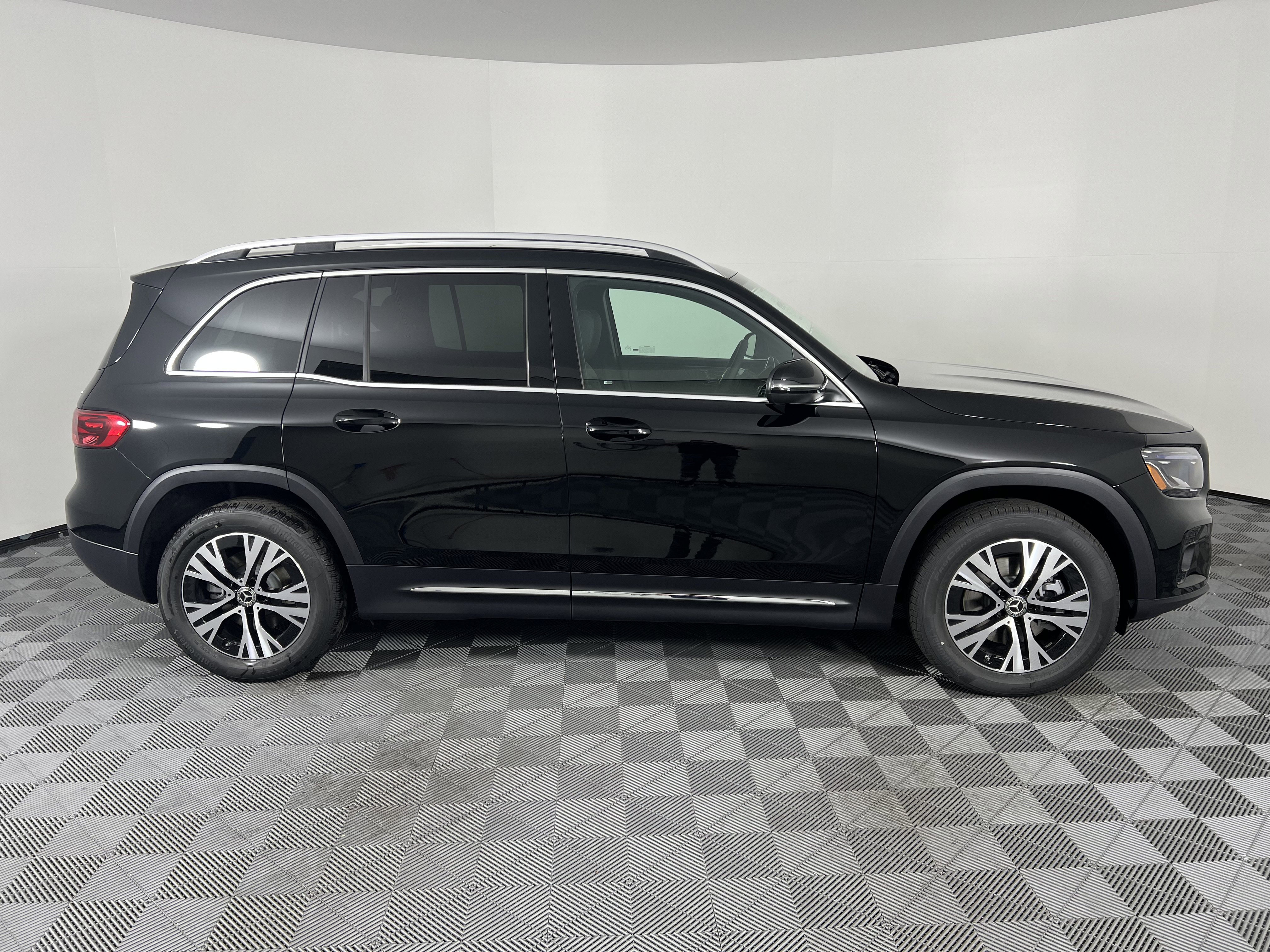 Used 2026 Mercedes-Benz GLB 250 4MATIC image 13