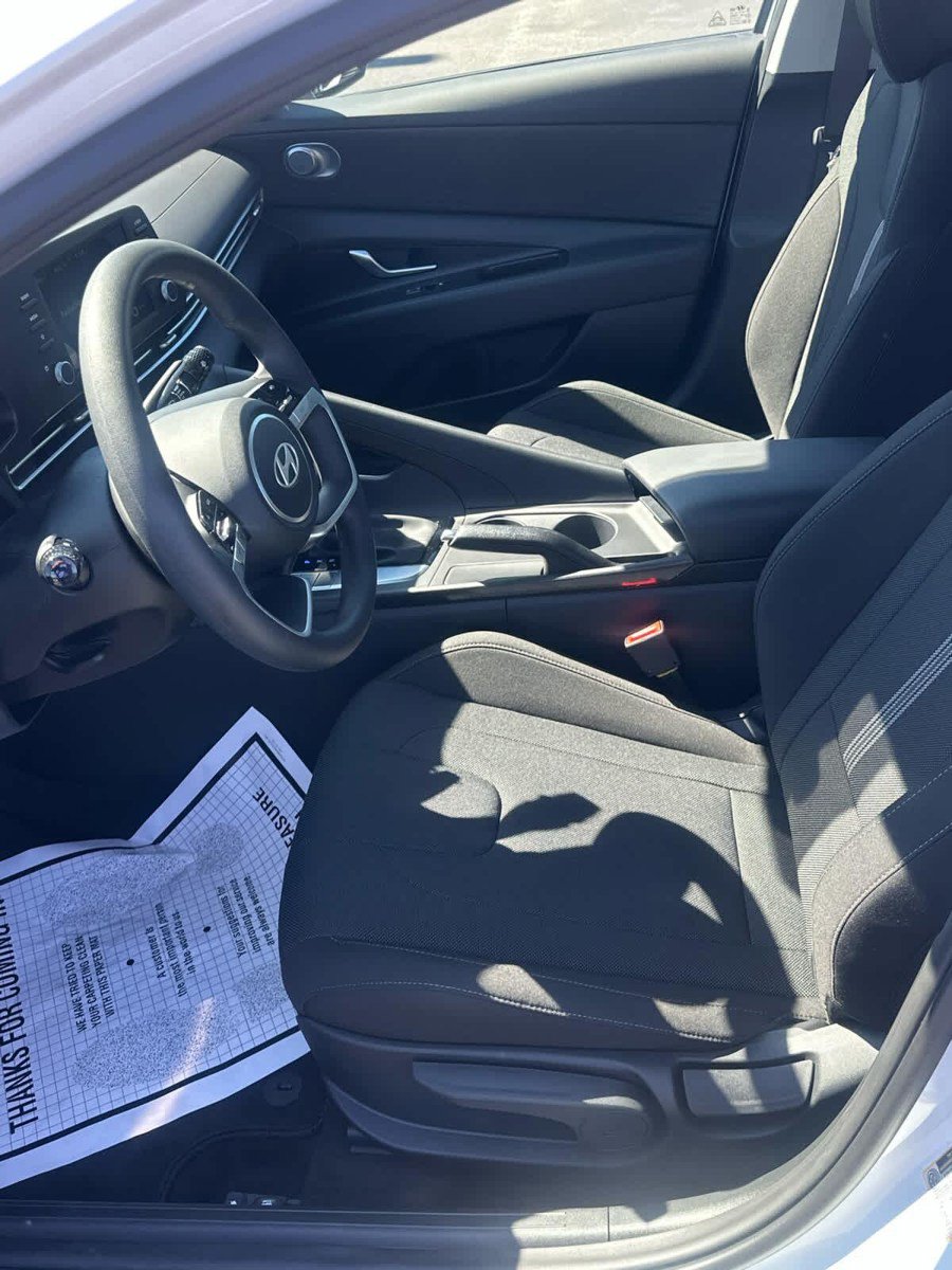 New 2026 Hyundai Elantra SE FWD image 18