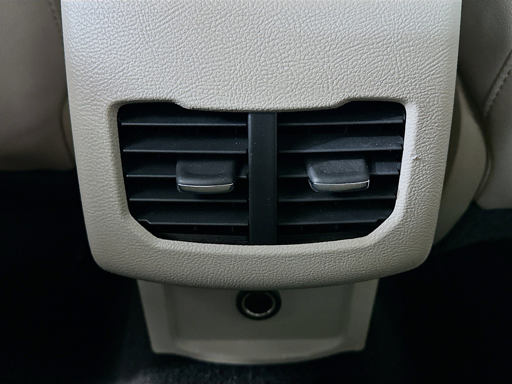 Used 2018 Ford Fusion SE w/ Fusion SE Technology Package FWD image 27