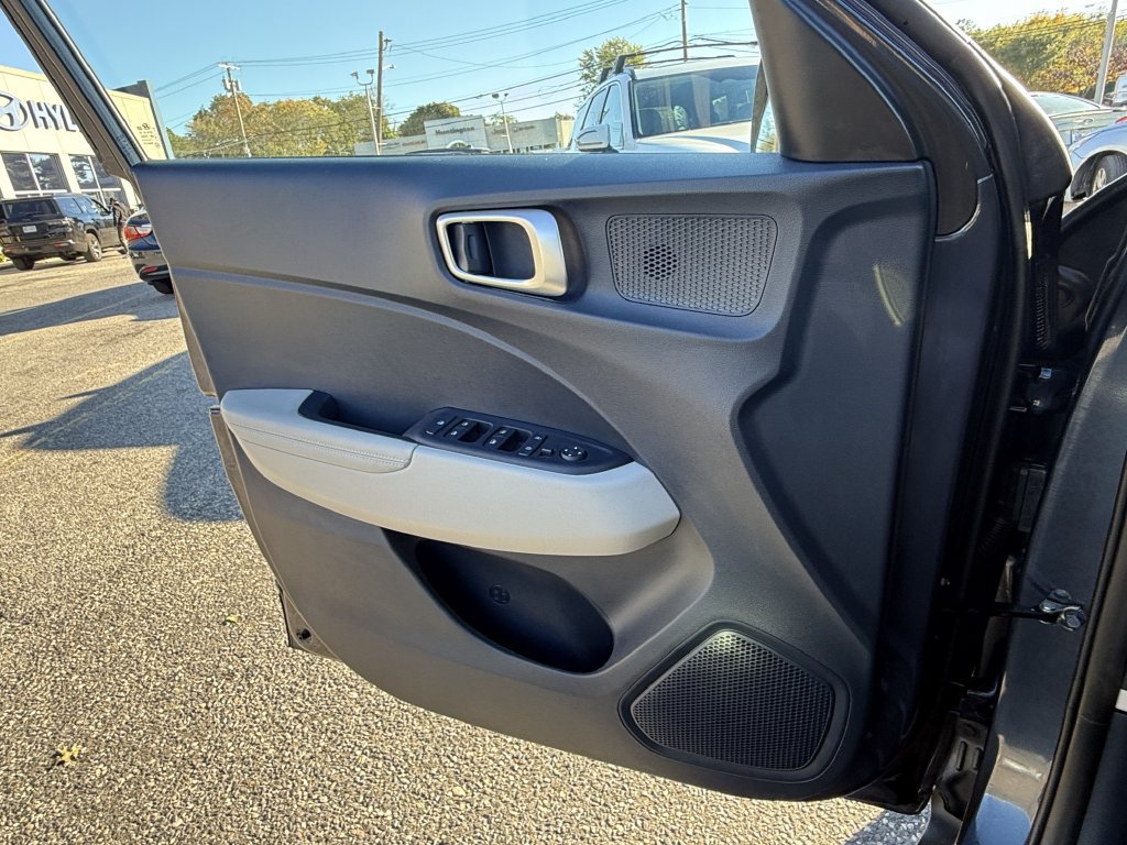 Certified 2023 Hyundai Venue Limited FWD image 26
