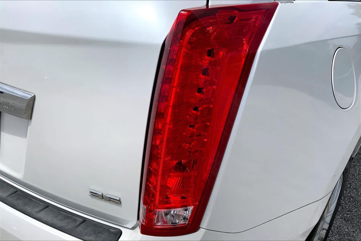 Used 2013 Cadillac SRX Luxury FWD image 30