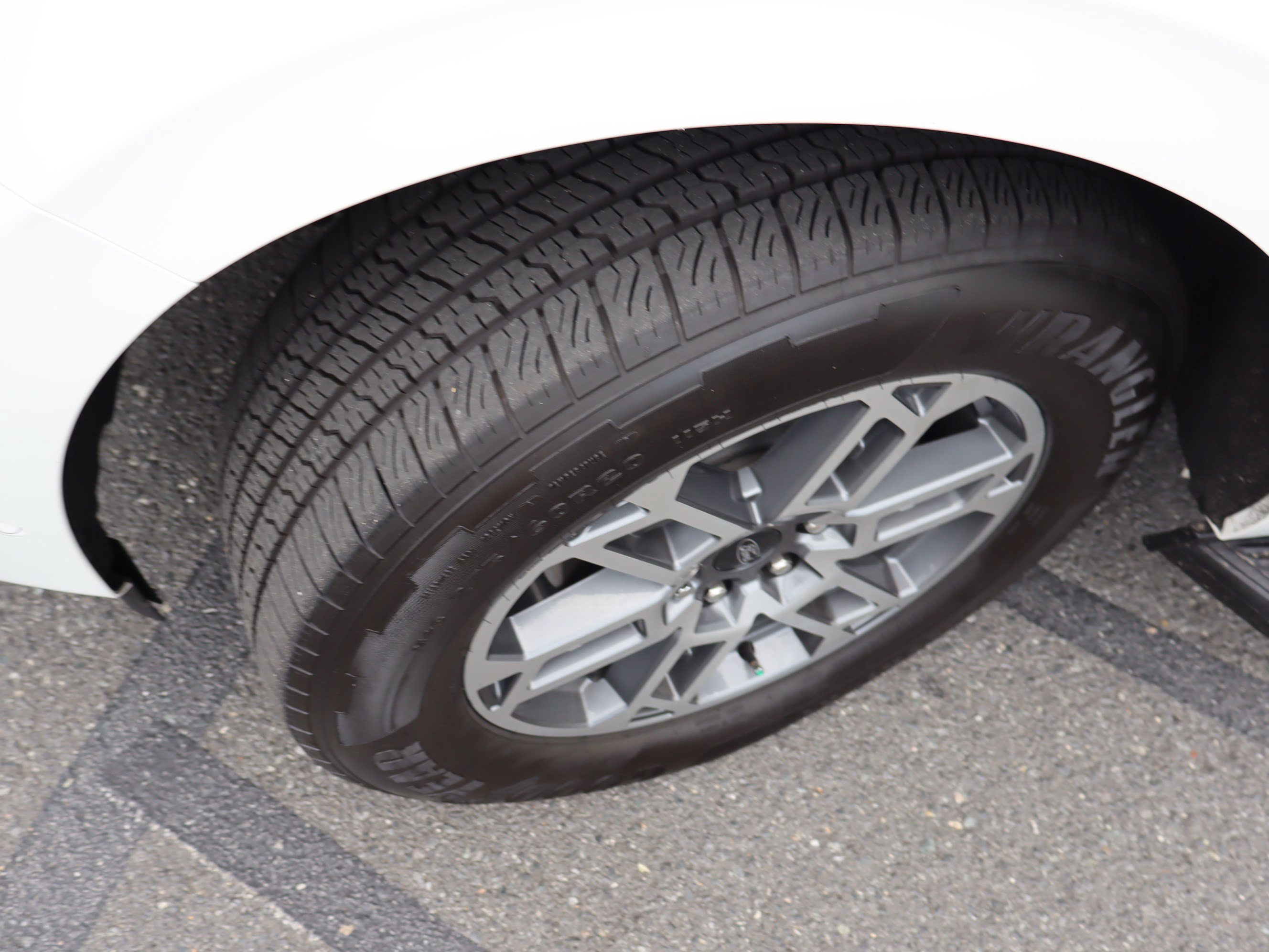 Used 2025 Ford Expedition Active RWD image 45