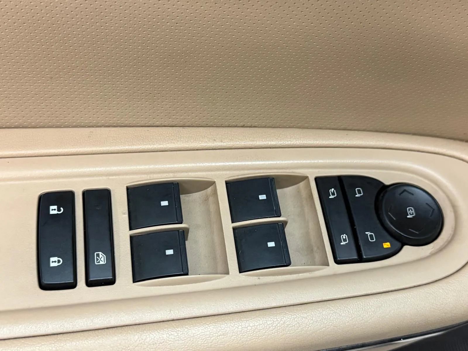 Used 2011 GMC Acadia Denali image 25