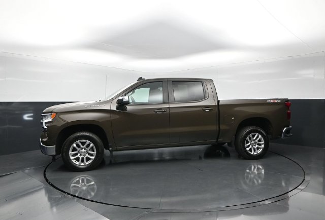 Used 2023 Chevrolet Silverado 1500 LT AWD/4WD image 3