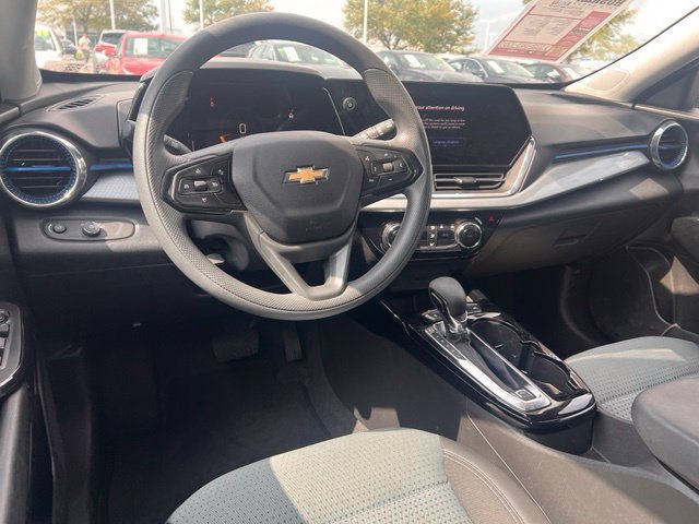 Used 2025 Chevrolet Trax LT FWD image 13