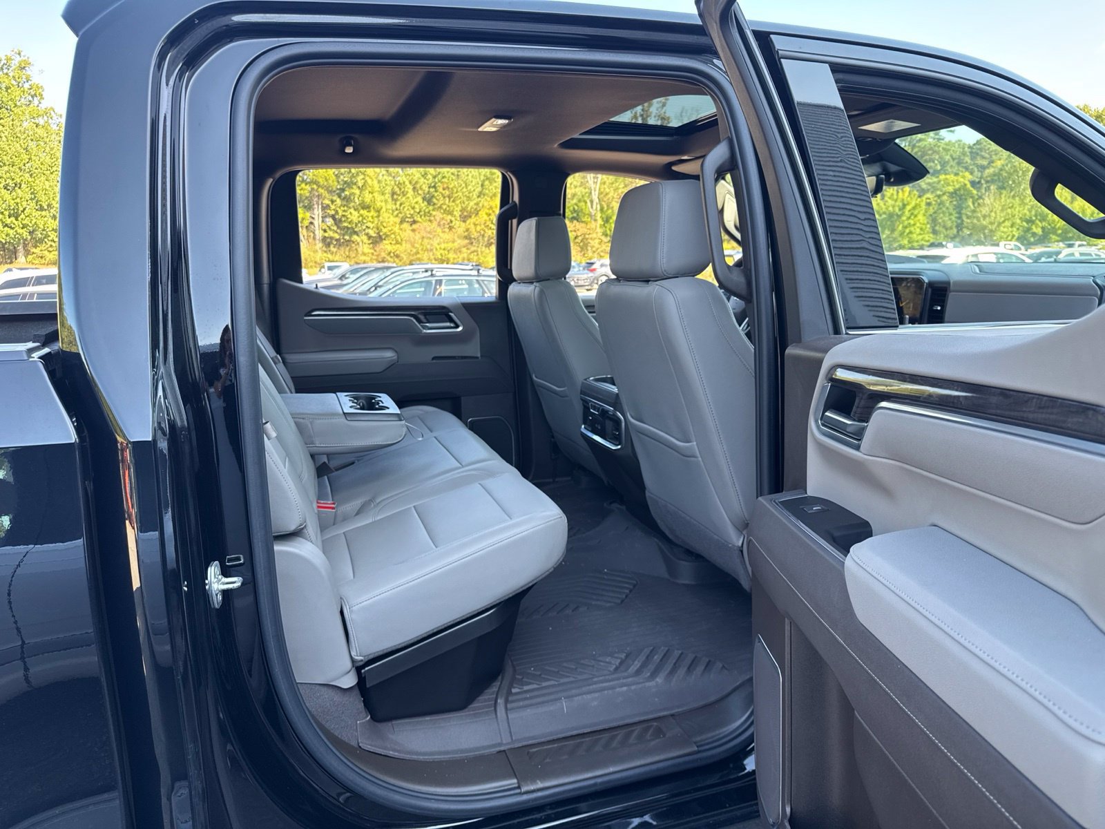 Used 2025 Chevrolet Silverado 1500 LTZ w/ LTZ Premium Package AWD/4WD image 42
