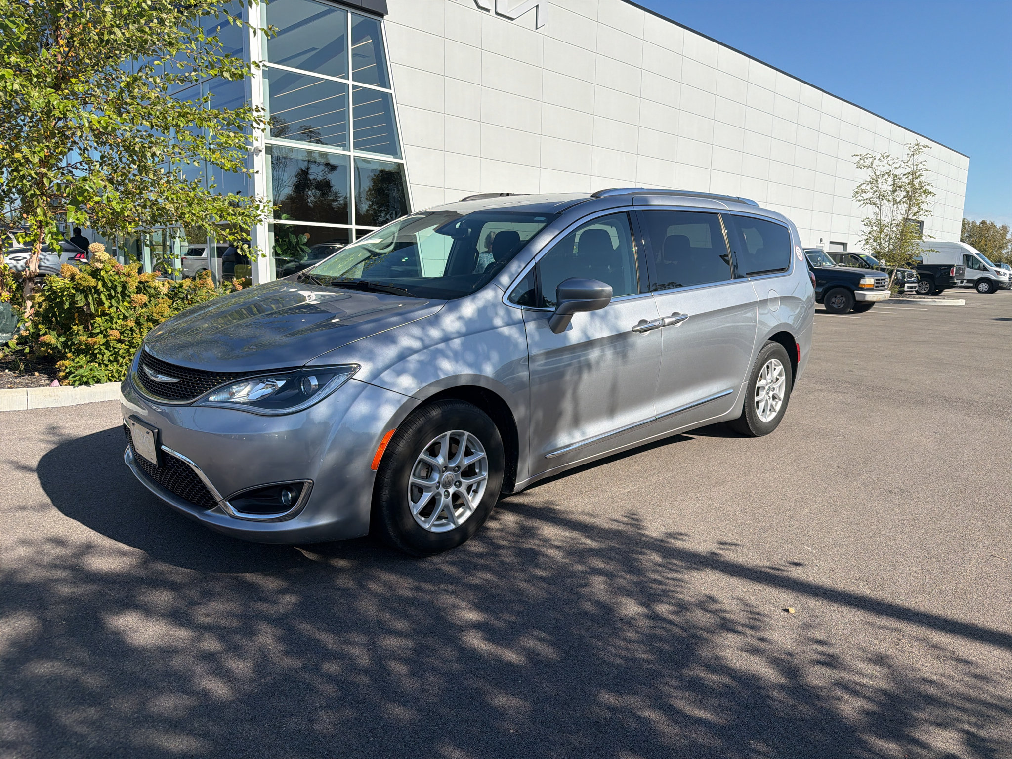 Used 2020 Chrysler Pacifica Touring-L FWD image 8