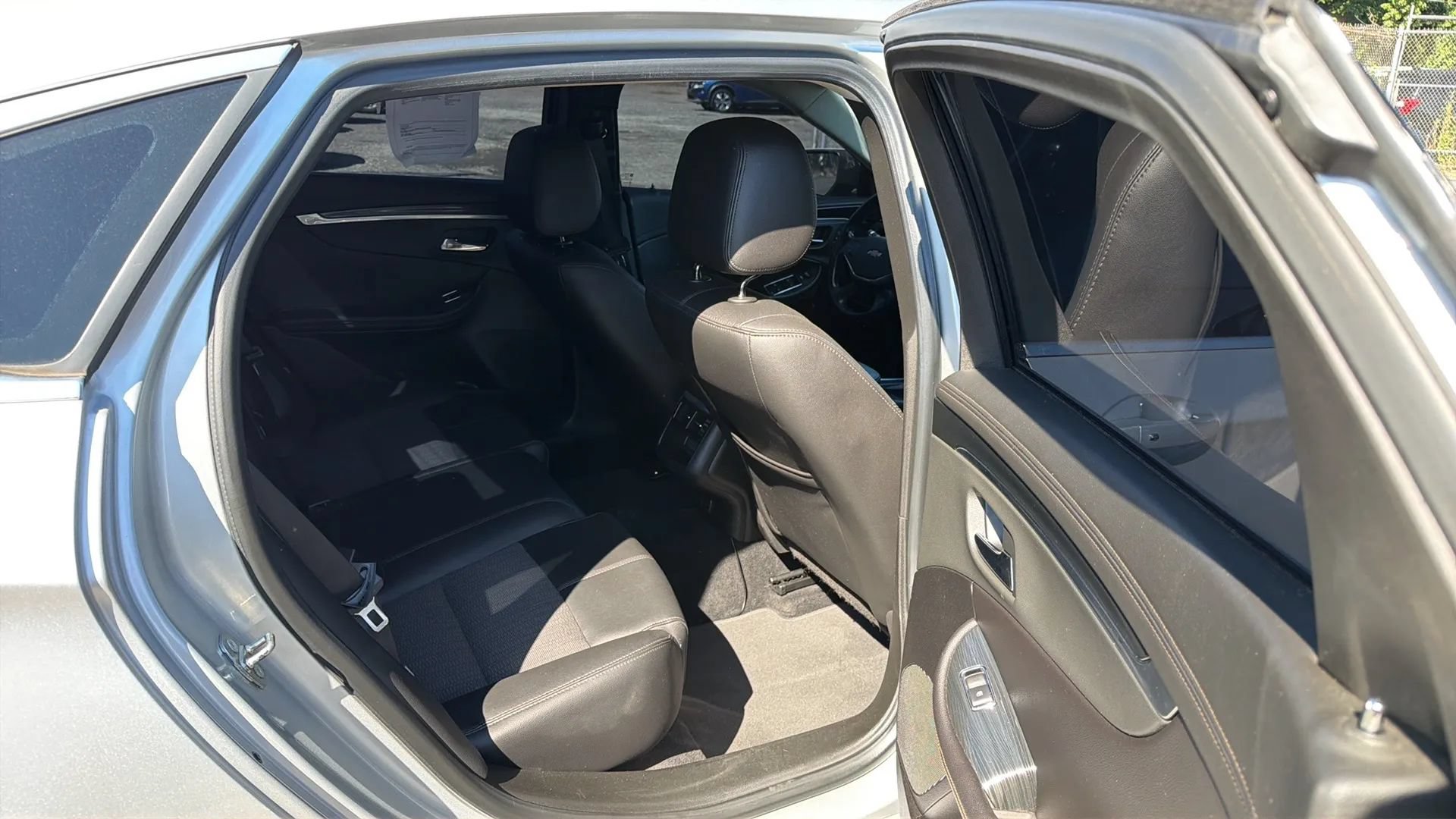 Used 2019 Chevrolet Impala LT FWD image 26