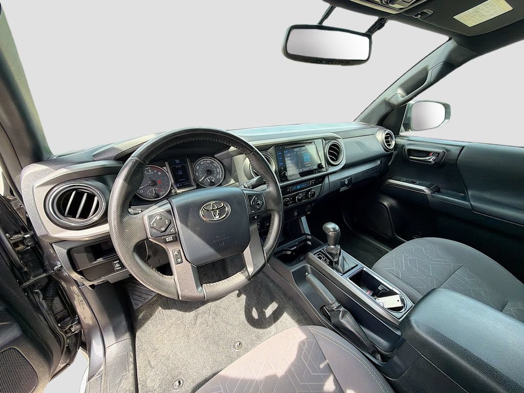 Used 2017 Toyota Tacoma TRD Off-Road AWD/4WD image 9
