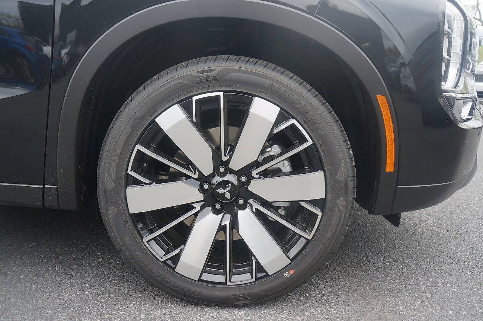 New 2025 Mitsubishi Outlander SE image 7