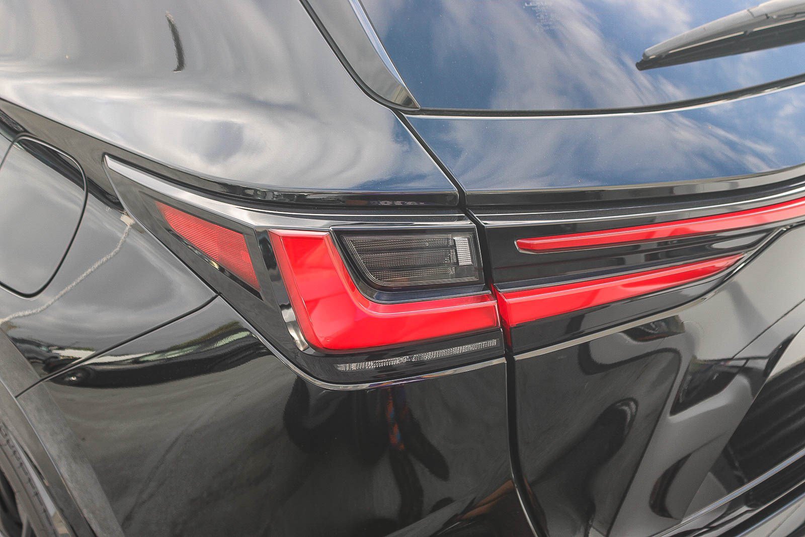 Used 2025 Lexus NX 450h+ F Sport w/ Towing Package (2000 Lbs) AWD/4WD image 12