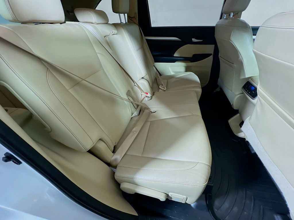 Used 2014 Toyota Highlander XLE image 26