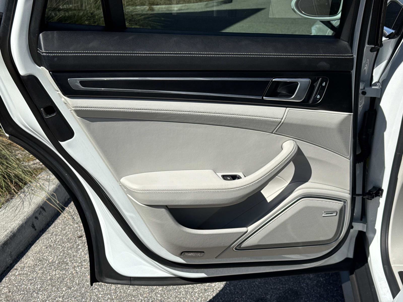 Used 2023 Porsche Panamera 4 Platinum Edition image 11