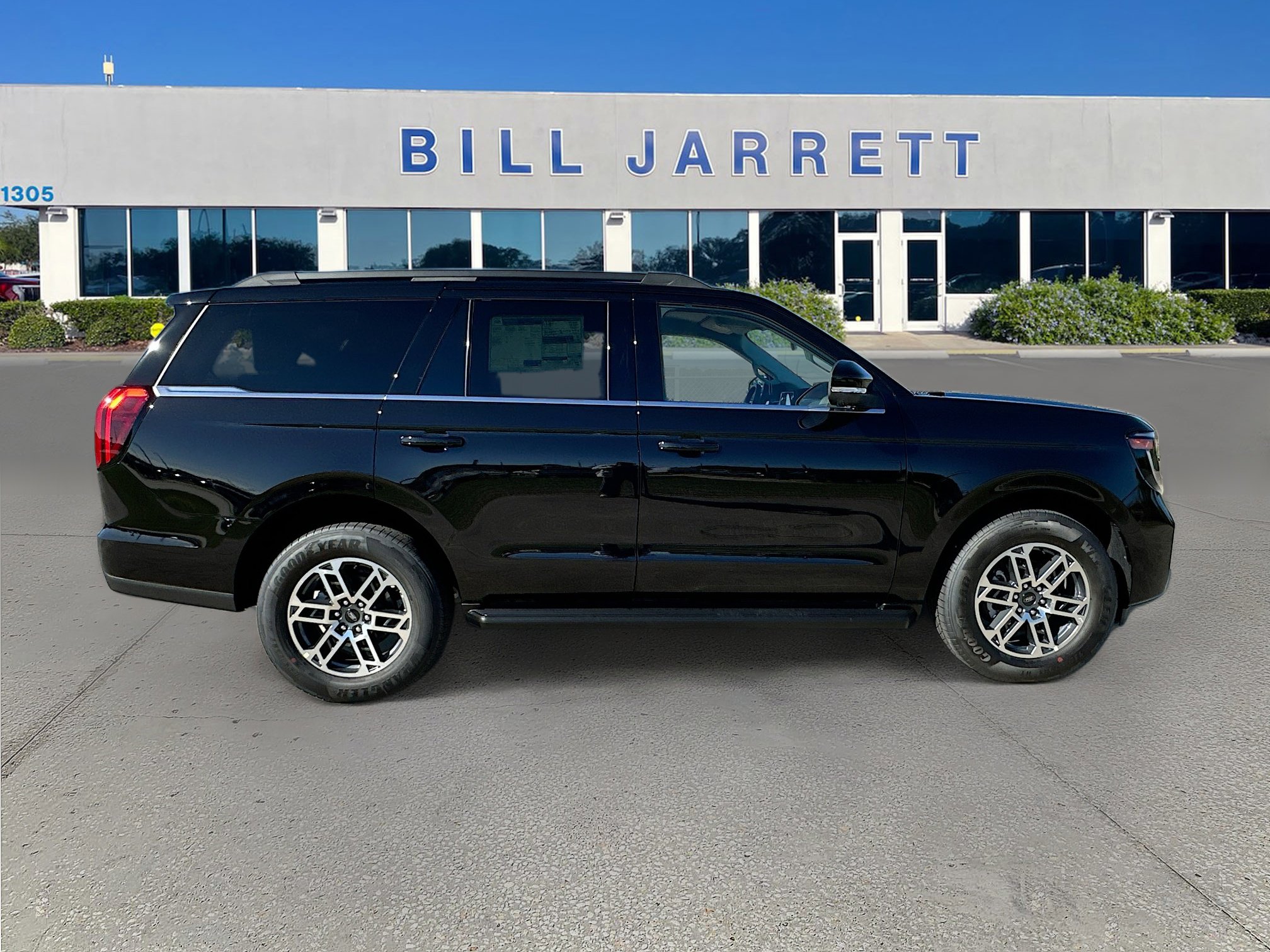 New 2026 Ford Expedition Active image 3