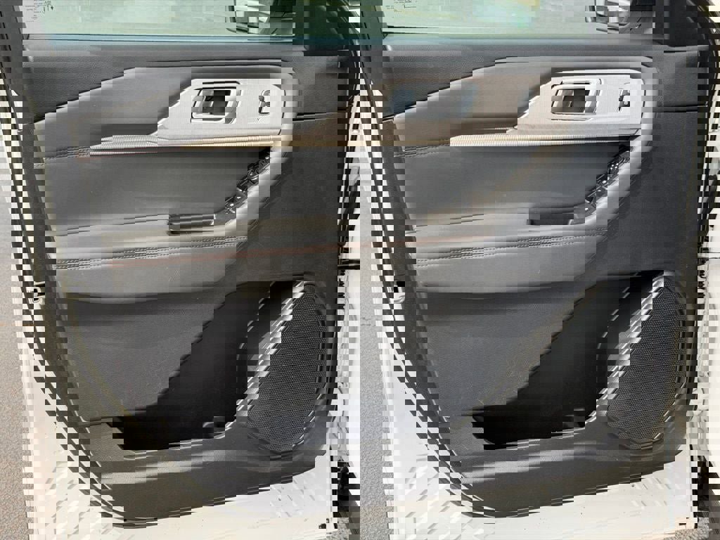 Certified 2025 Ford Explorer Active w/ Active Comfort Package image 29