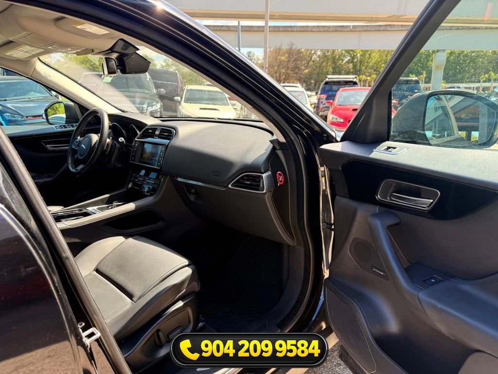Used 2018 Jaguar F-PACE Premium image 31