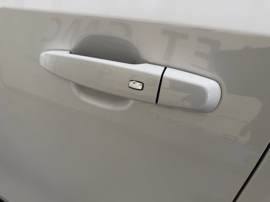 Used 2023 GMC Terrain SLE FWD image 3