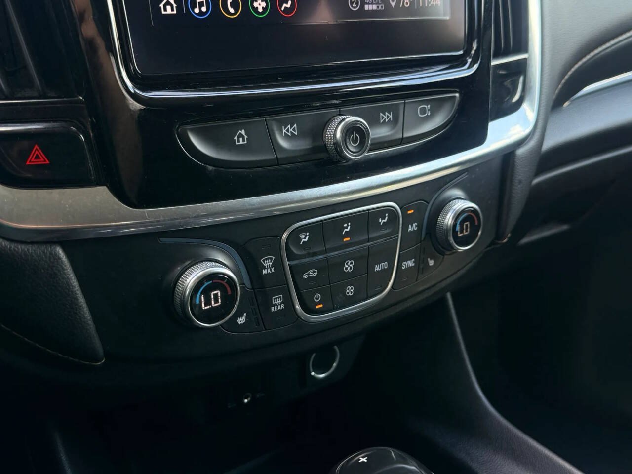 Used 2020 Chevrolet Traverse LT w/ Driver Confidence II Package AWD/4WD image 10