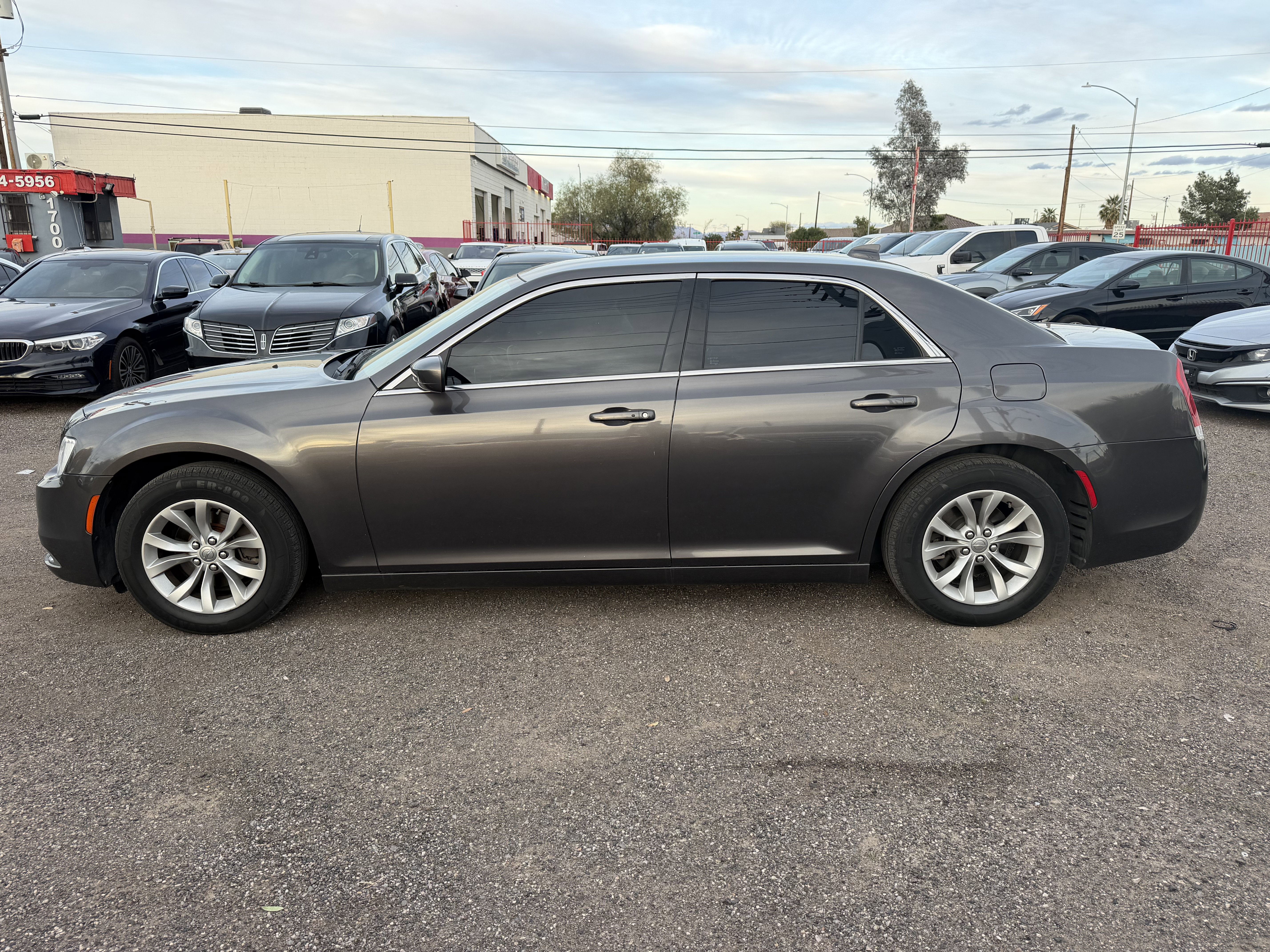 Used 2020 Chrysler 300 Touring image 8