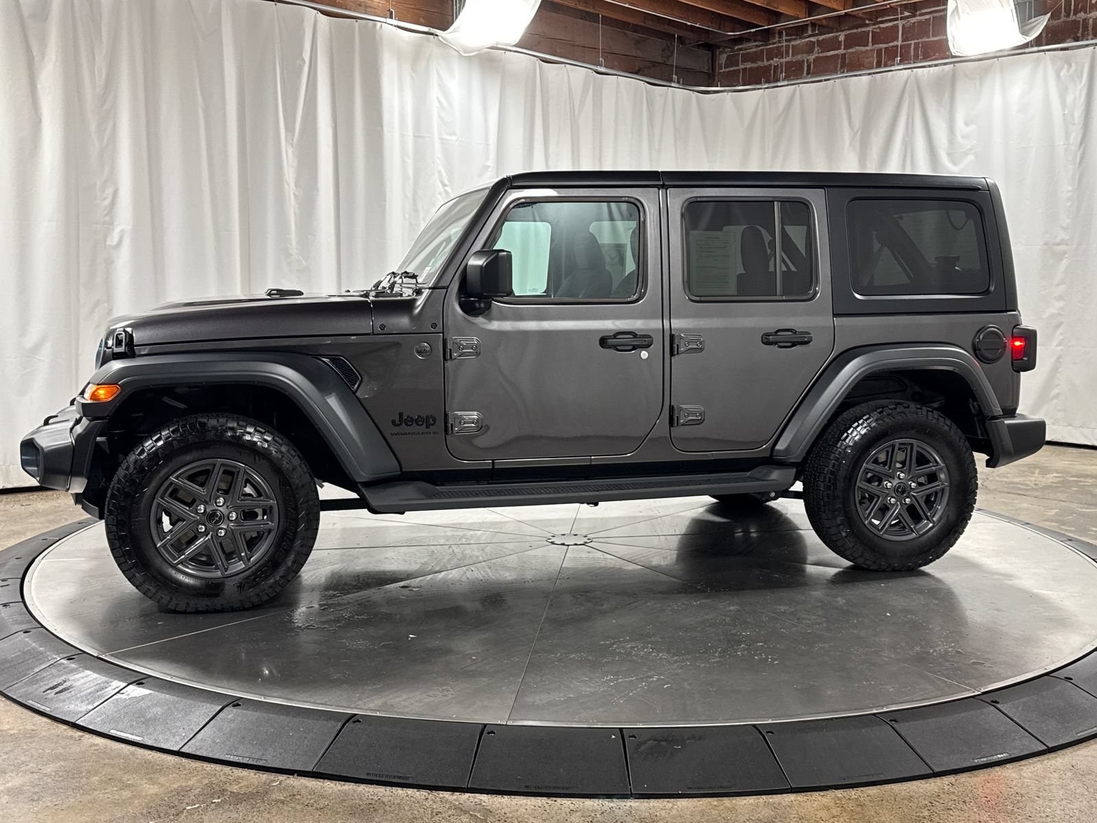 Used 2025 Jeep Wrangler Unlimited Sport AWD/4WD image 14