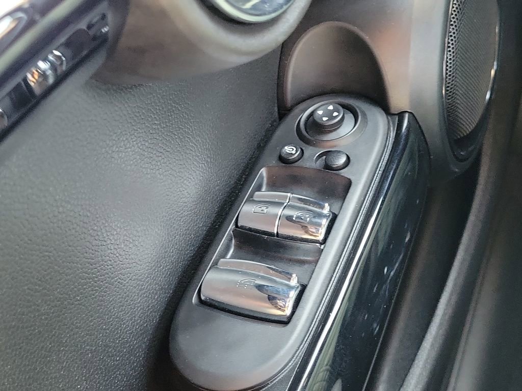 Used 2018 MINI Cooper S image 24
