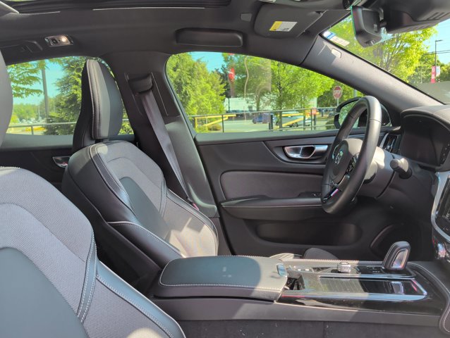 Used 2022 Volvo S60 T8 R-Design w/ Advanced Package image 22