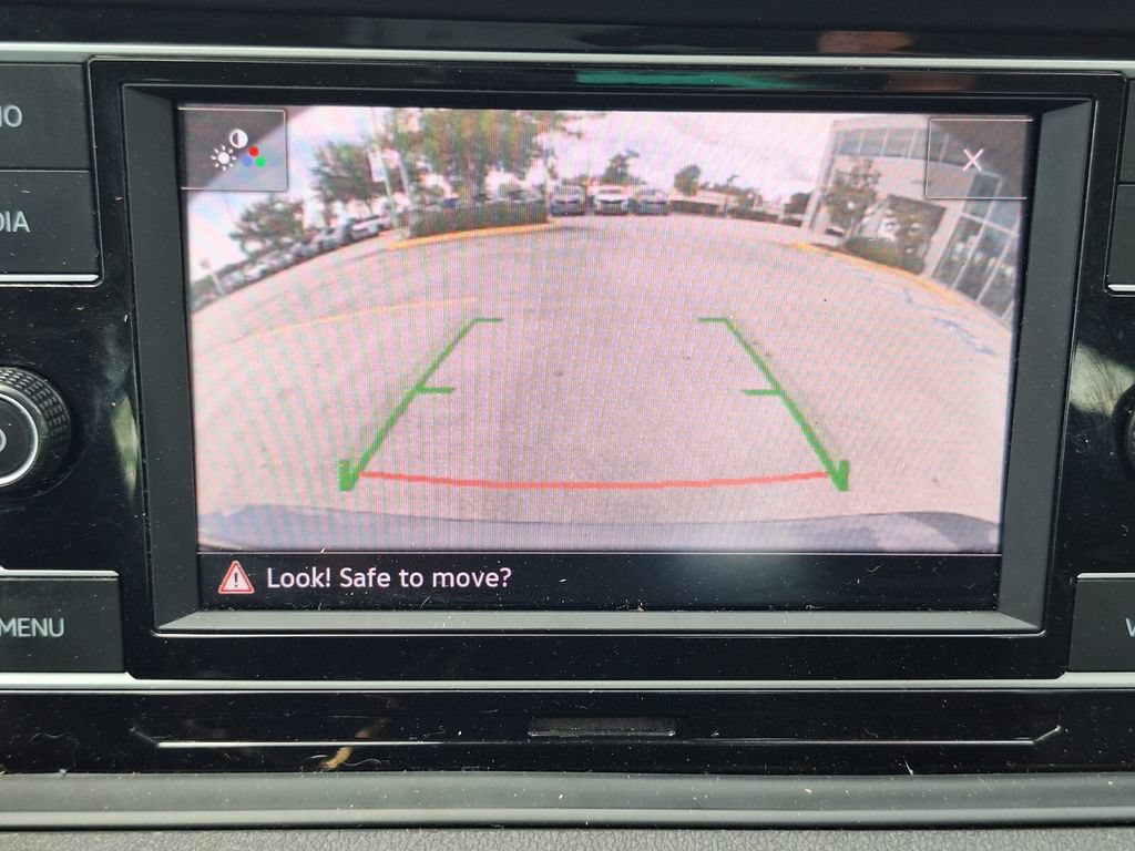 Used 2023 Volkswagen Jetta SE w/ Panoramic Sunroof Package FWD image 15