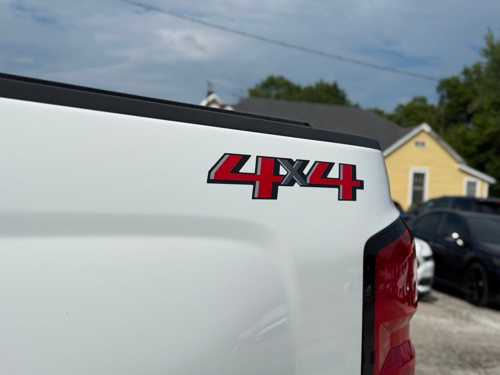 Used 2018 Chevrolet Silverado 1500 LT w/ All Star Edition AWD/4WD image 9