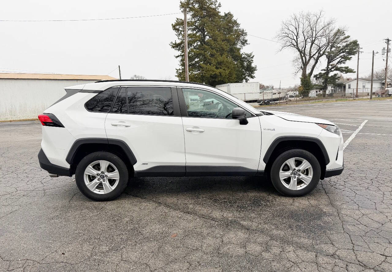 Used 2021 Toyota RAV4 LE image 4