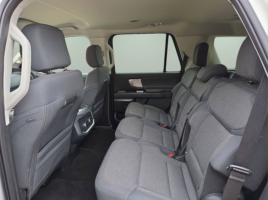 Used 2025 Ford Expedition Active image 18