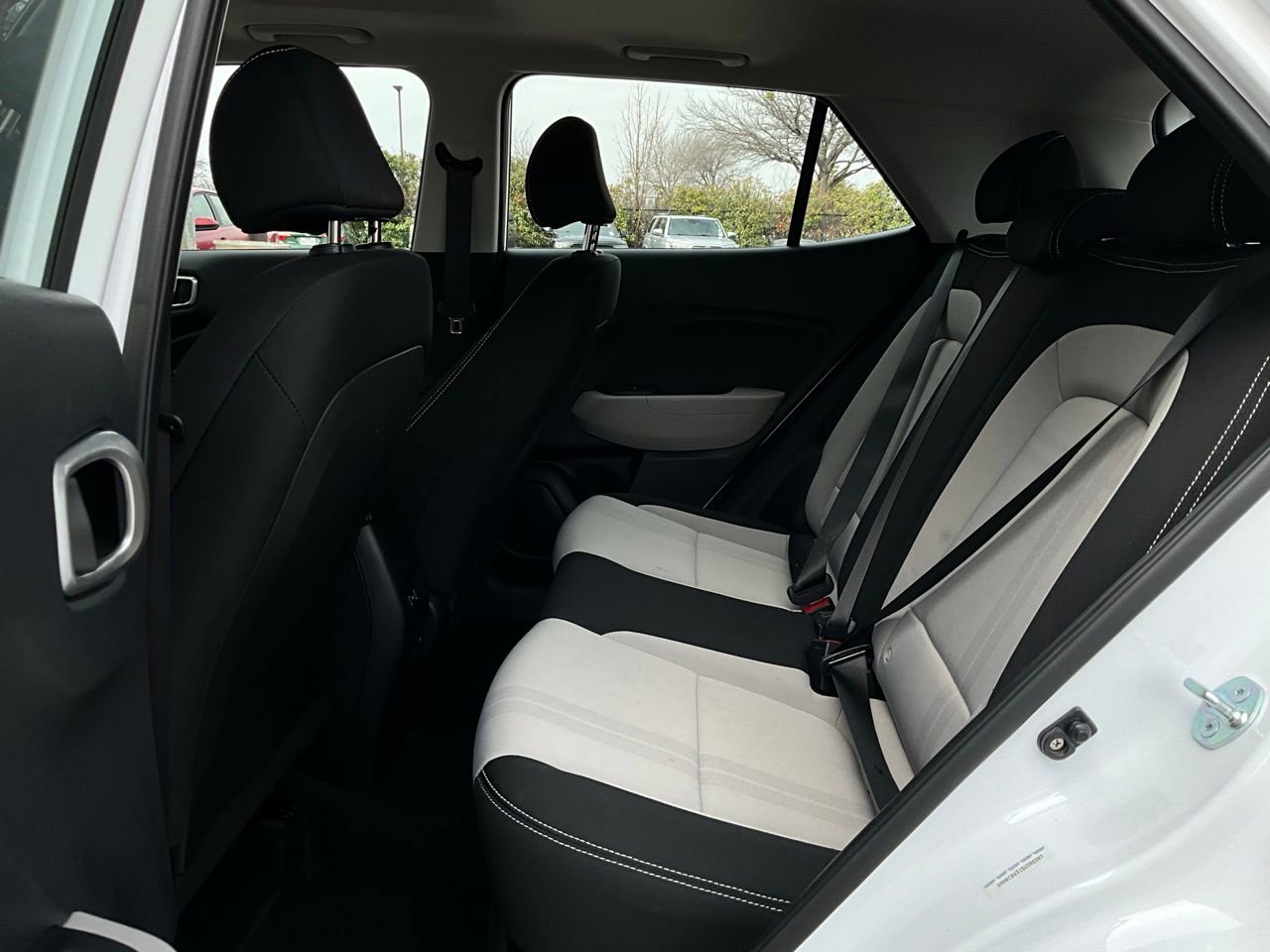 Used 2025 Hyundai Venue SEL image 11