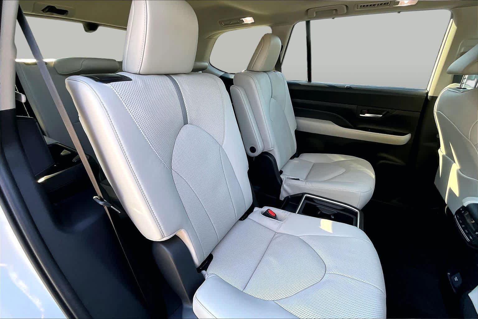 Used 2025 Toyota Grand Highlander AWD image 19