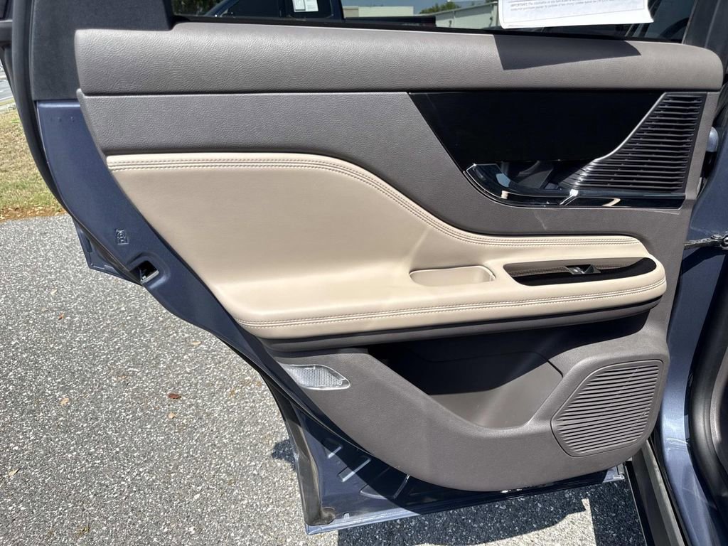 Certified 2022 Lincoln Corsair FWD w/ Equipment Group 101A image 13