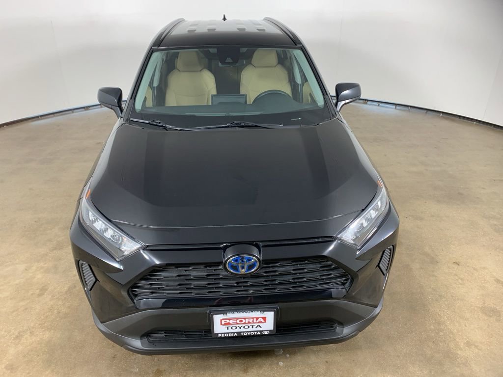 Used 2021 Toyota RAV4 LE image 4