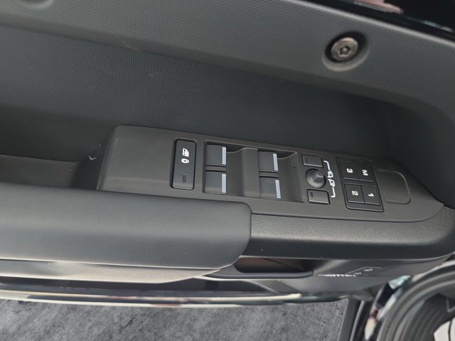 New 2026 Land Rover Defender 110 OCTA image 25