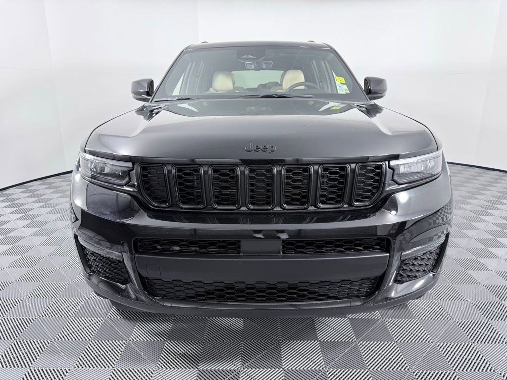 Used 2025 Jeep Grand Cherokee L Limited w/ Black Appearance Package image 3