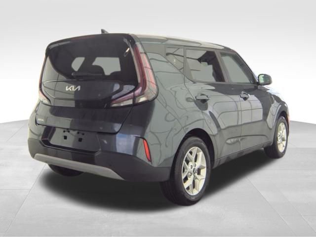 Used 2025 Kia Soul LX w/ LX Technology Package FWD image 8