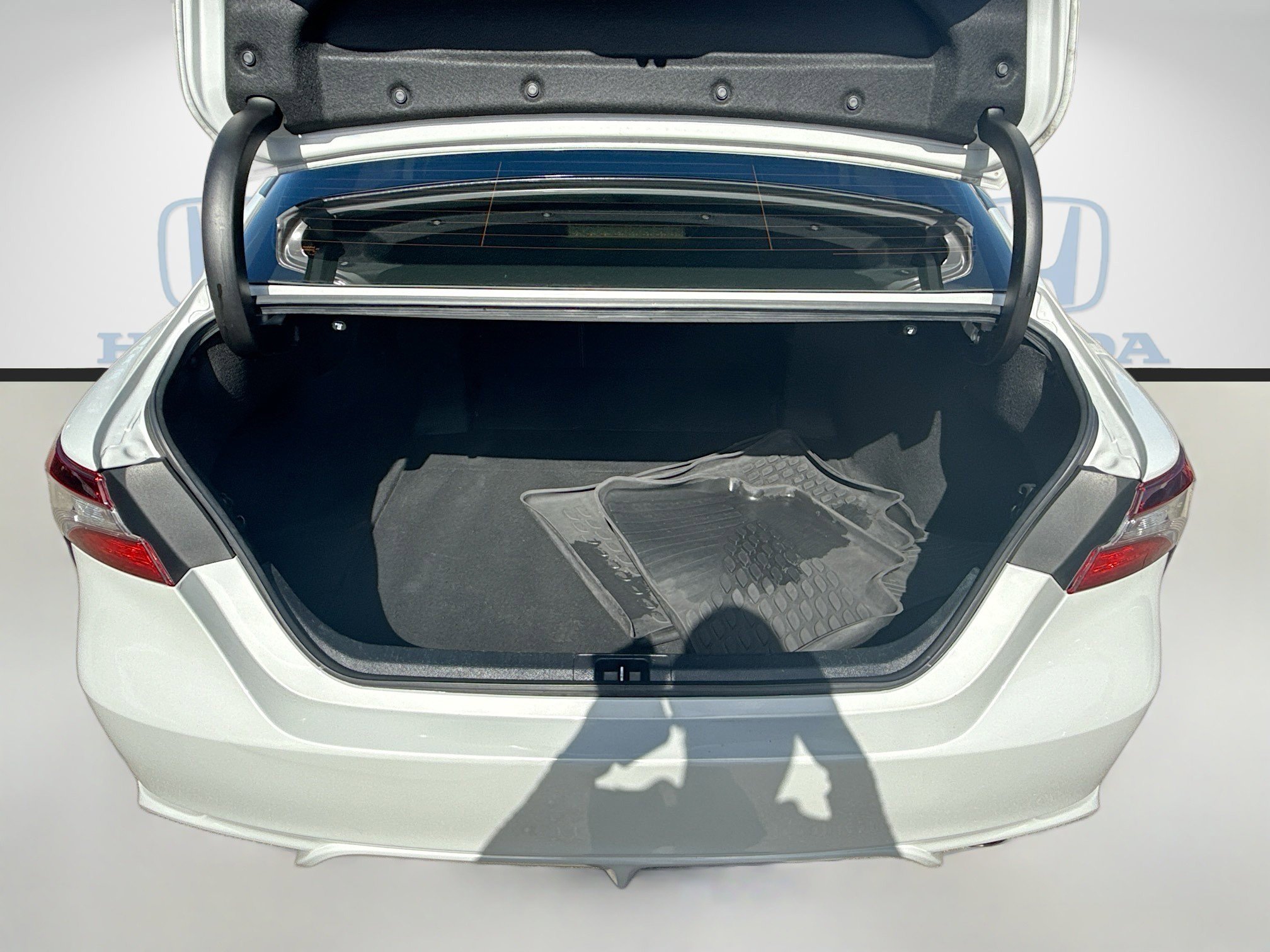 Used 2022 Toyota Camry SE w/ Convenience Package image 25